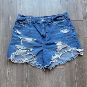 American Eagle Distressed High rise 90s Boyfriend Shirt  size 16